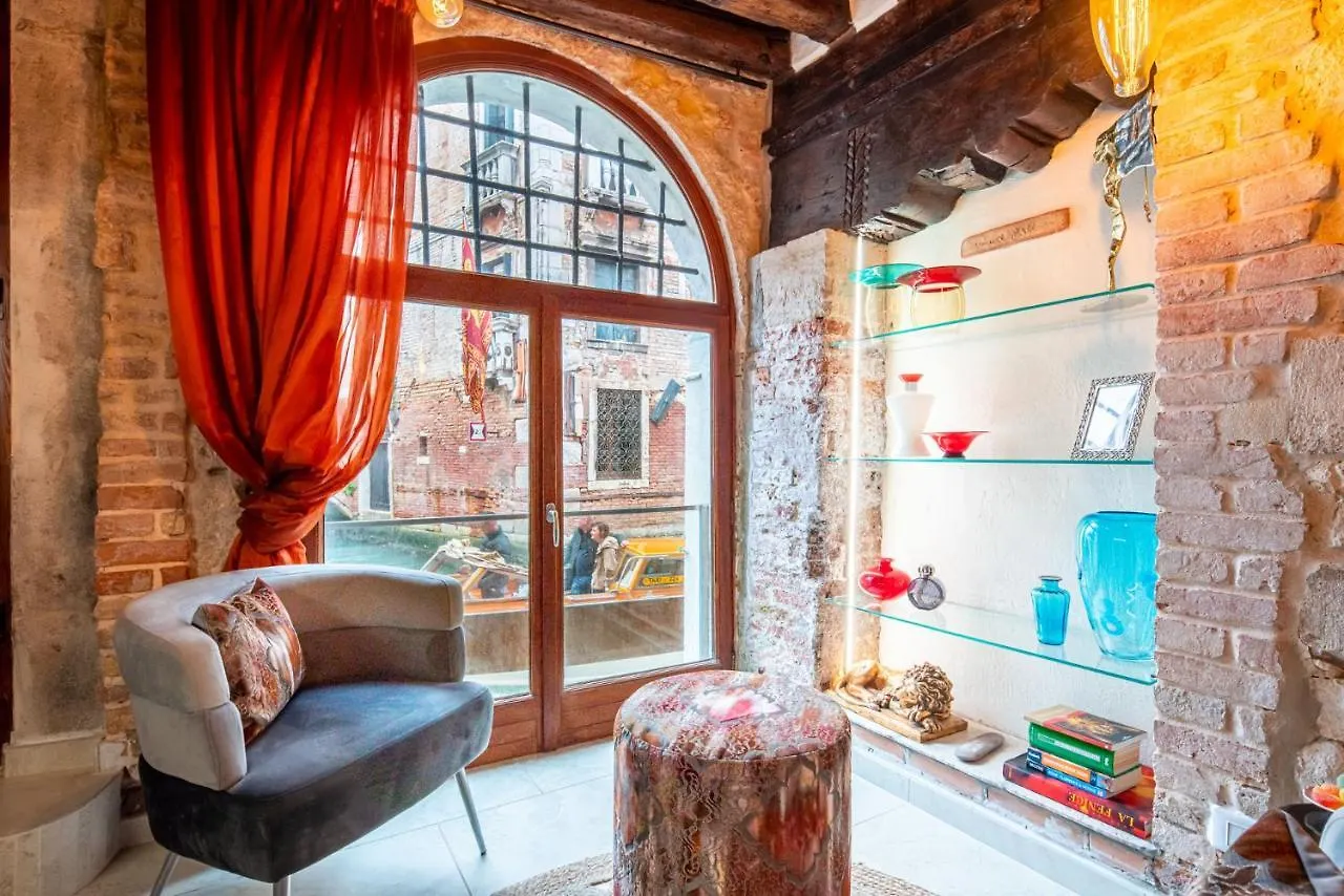 Casa Manina Sul Ponte - Your Private Canal View Apartment Venice