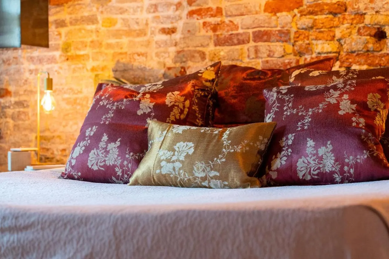 Casa Manina Sul Ponte - Your Private Canal View Apartment Venice 0*,  Italy